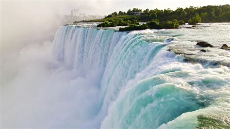  The Niagara Falls: Bir Rüya Gibi Gökyüzü ve Suyun Dansı